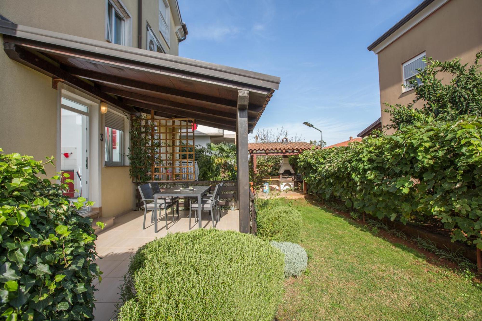 Trbovic Apartments Peaceful Stay With Free Parking, Pet-Friendly, And Bike Storage In Умаг Экстерьер фото